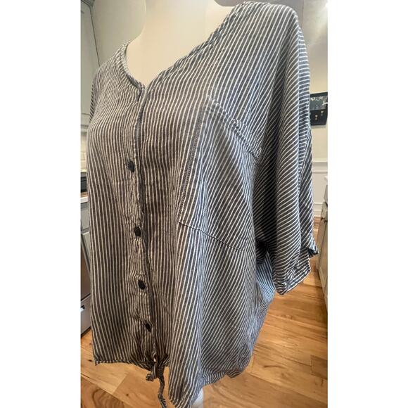 Time & Tru Gray & White Striped Button Up Top - 2XL - Picture 2 of 6